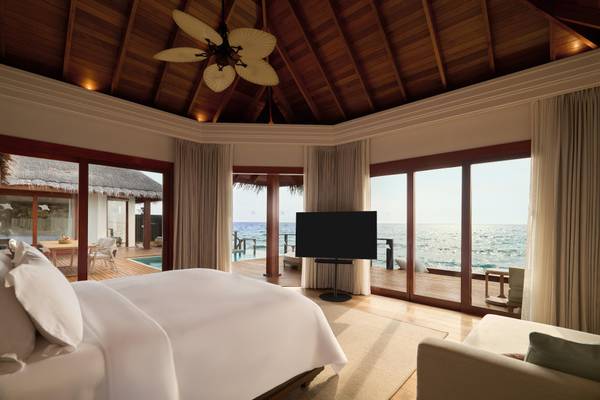 Dusit_Thani_Sleeping
