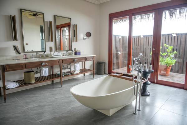 Dusit_Thani_Maldives_Bathroom