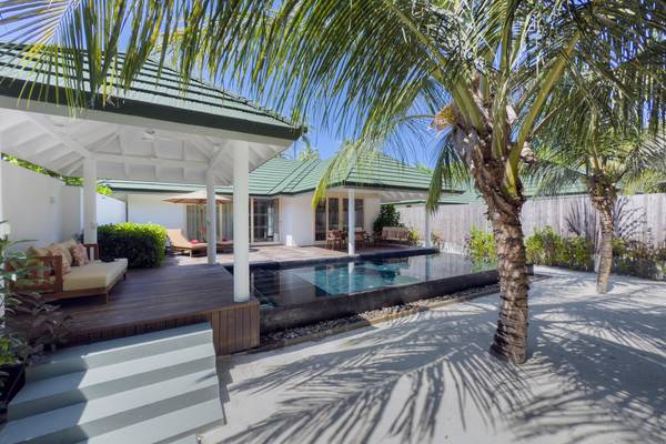 Grand Beach Residence with Pool