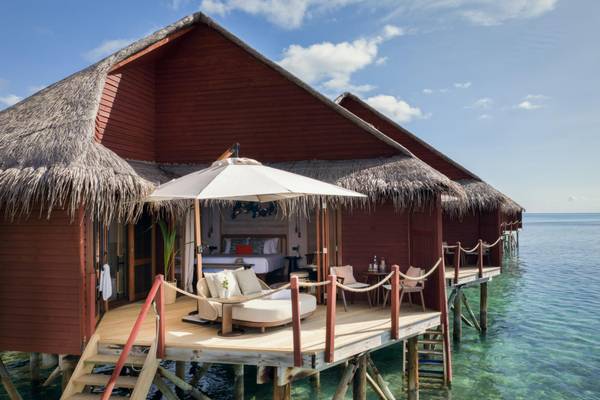 V-Villas -Maldives-at-Mirihi-Overwater-Villa-Sonnendeck