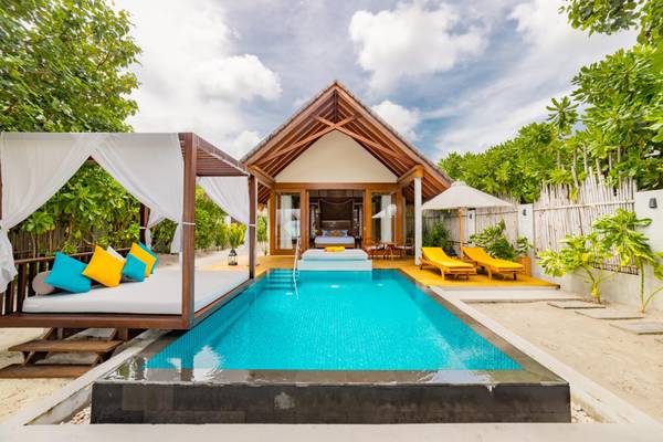Furaveri - Beach Villa with Pool