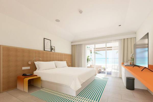 3_Kandooma_Maldives_Family_Beach_Pool_Villa_Schlafzimmer