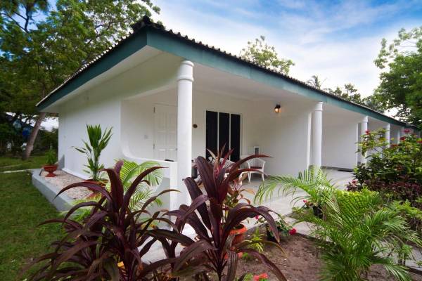 Equator_Village_Family_Room_1