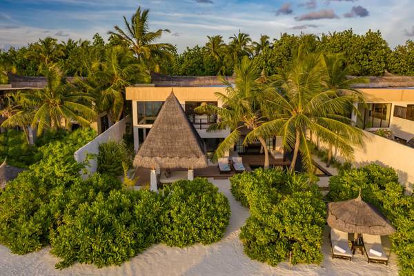 Ozen-Reserve-Bolifushi_Earth_Pool-Reserve_2_BR_Aerial_Außenansicht