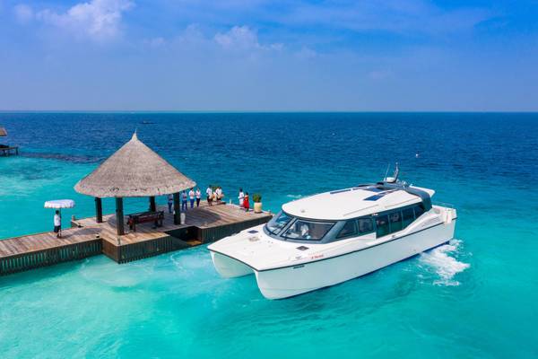 Ozen-Reserve-Bolifushi-Ankunft-mit-Katamaran
