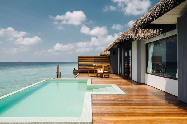Water Pool Villa, Noku Maldives-Außenansicht-Terrasse