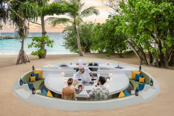 JW-Marriott_Maldives_Winter-Escape-Dinner-am-Strand