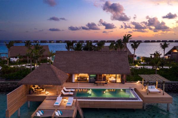 Waldorf-Astoria_Maldives-King-Reef-Villa-with-Pool-Außenansicht-bei-Nacht