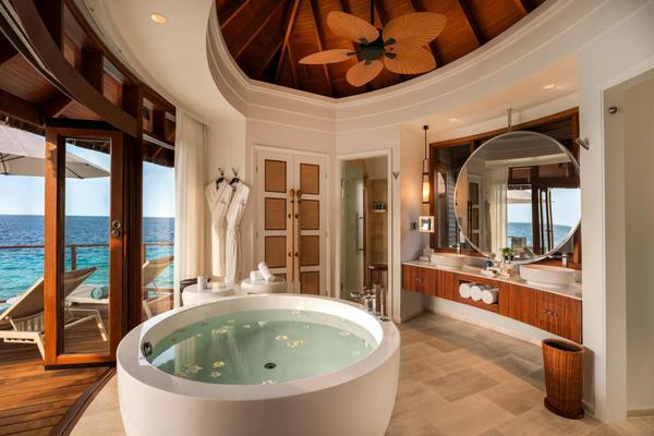 Constance_Halaveli_Maldives_Wasservillen_Neugestaltung_Badezimmer