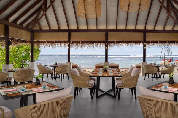Restaurant-2_Anantara_Veli_Maldives_Winter-Escape
