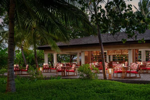 Restaurant-abends_Anantara_Veli_Maldives_Winter-Escape