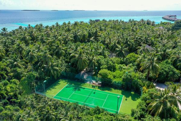 Anantara_Kihava_Tennisplatz
