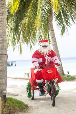 Weihnachtsmann-The-Halcyon-Private-Isles-Maldives