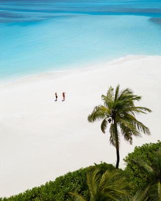 Niyama-Private-Islands-Maldives-Strandspaziergang