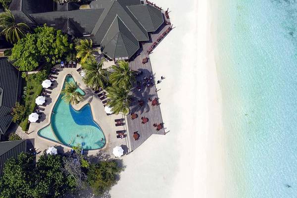 Blick von oben auf Swimming Pool, Paradise Island Resort & Spa, Maldives