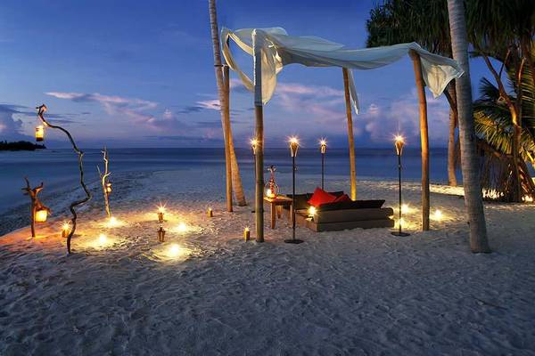 Romantisches Strandinner, The Residence Maldives at Falhumaafushi