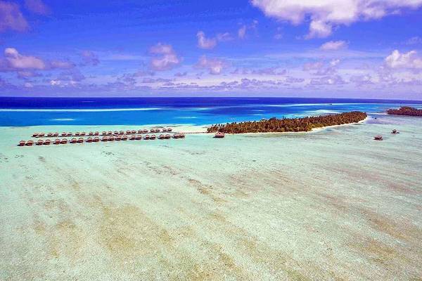 Blick von der Seite auf die Insel, Medhufushi Island Resort, Maldives