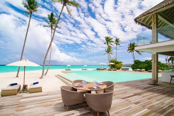 Lunch Main Pool, Baglioni Resort Maldives