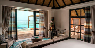 Schlafraum 1, Sunrise Three Bedroom Water Suite with Pool, Four Seasons Resort Maldives at Kuda Huraa